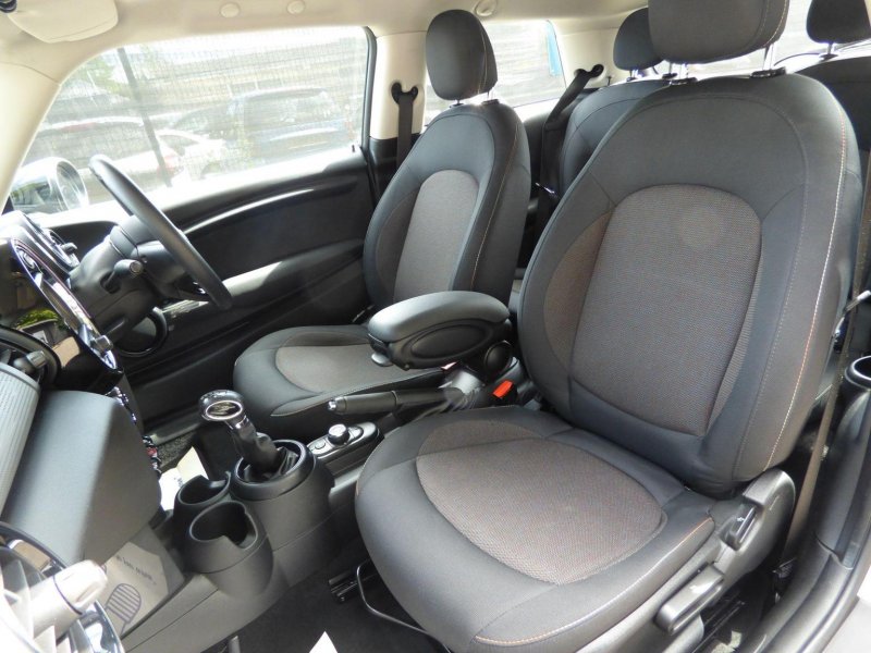 MINI HATCH