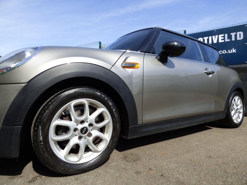 MINI HATCH