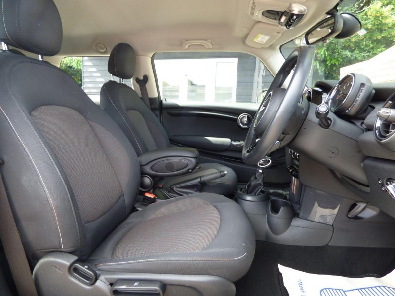MINI HATCH