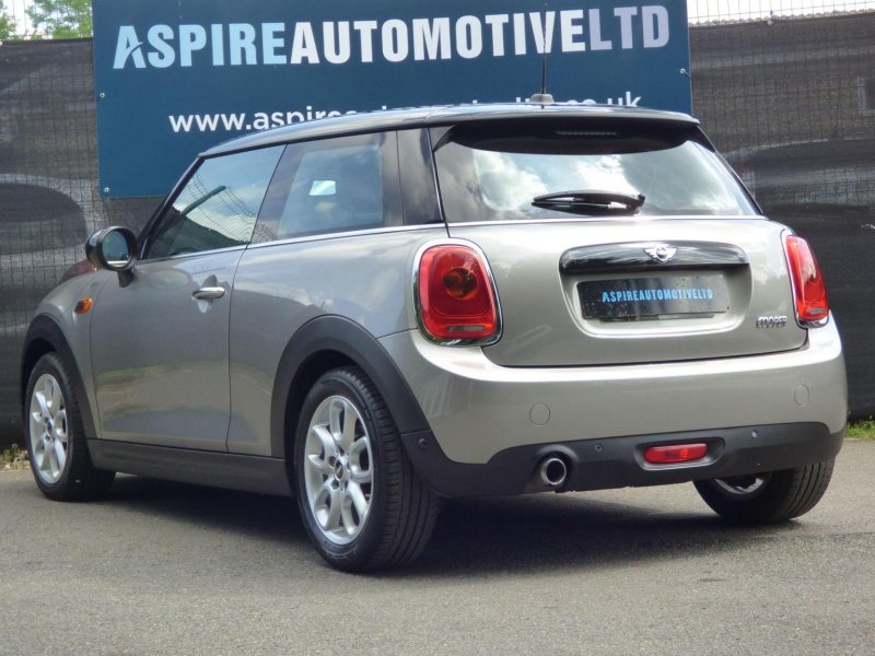 MINI HATCH