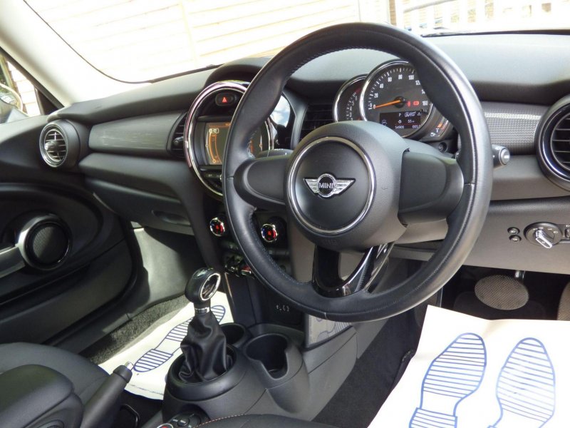 MINI HATCH