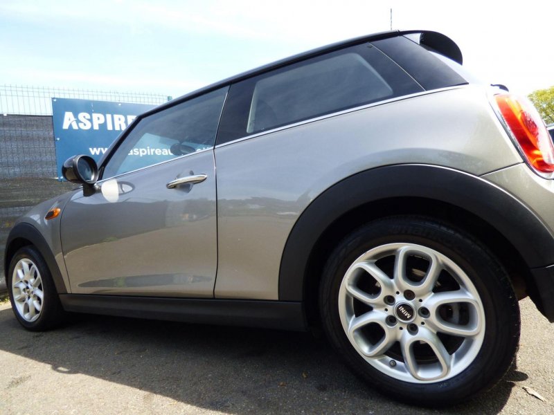 MINI HATCH