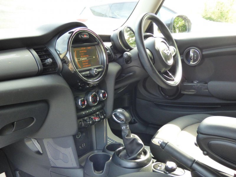 MINI HATCH
