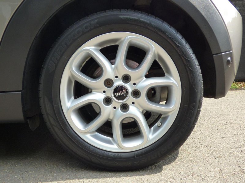 MINI HATCH