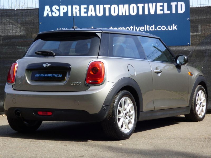 MINI HATCH