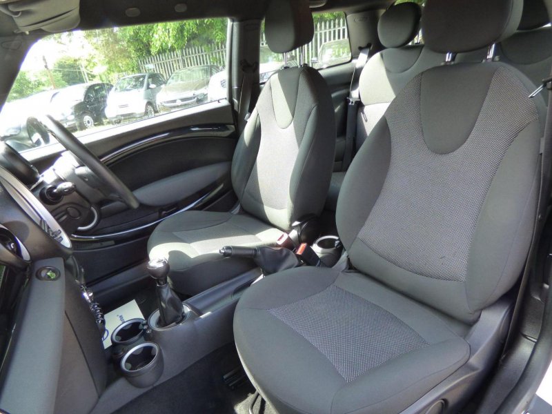 MINI HATCH