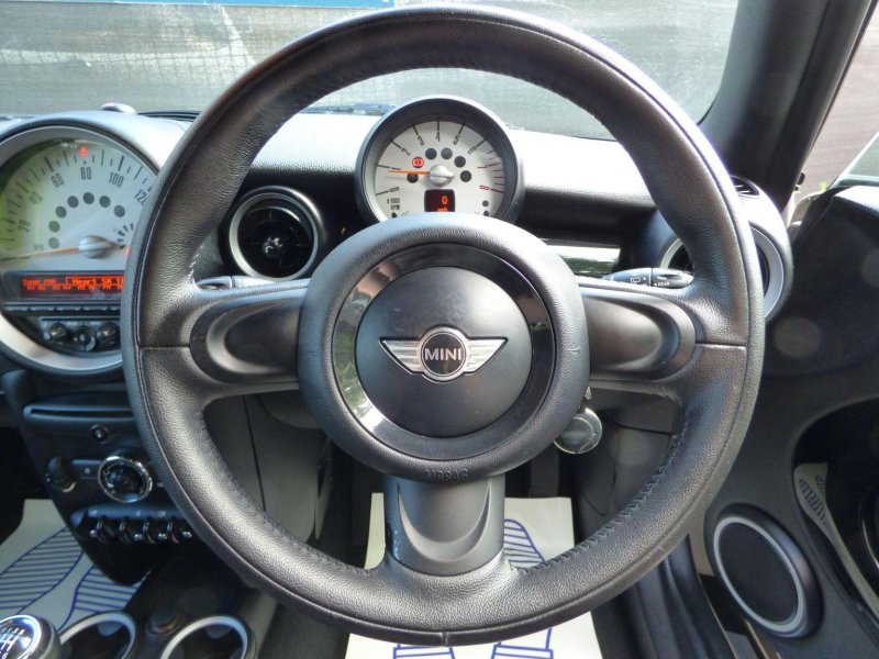 MINI HATCH