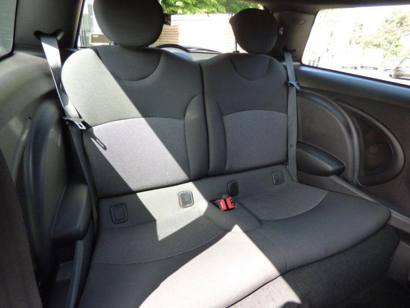 MINI HATCH