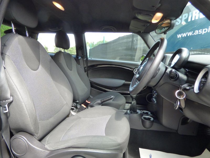 MINI HATCH