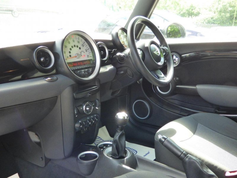 MINI HATCH