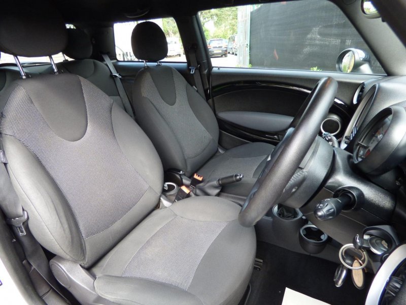 MINI HATCH