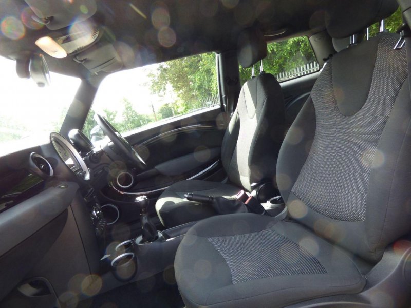 MINI HATCH