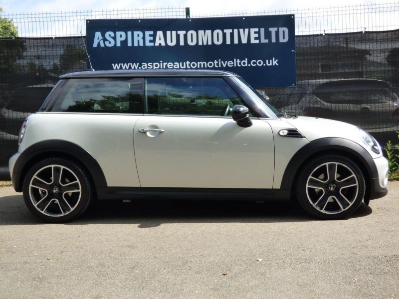 MINI HATCH