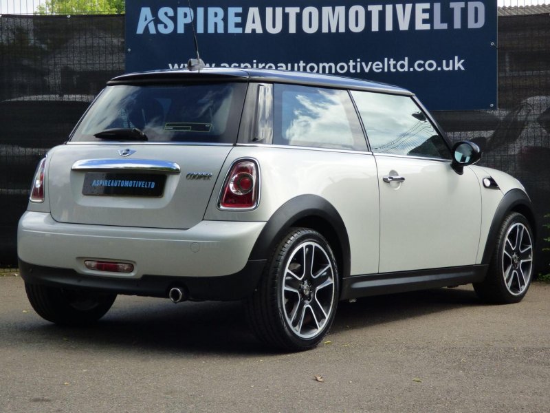 MINI HATCH