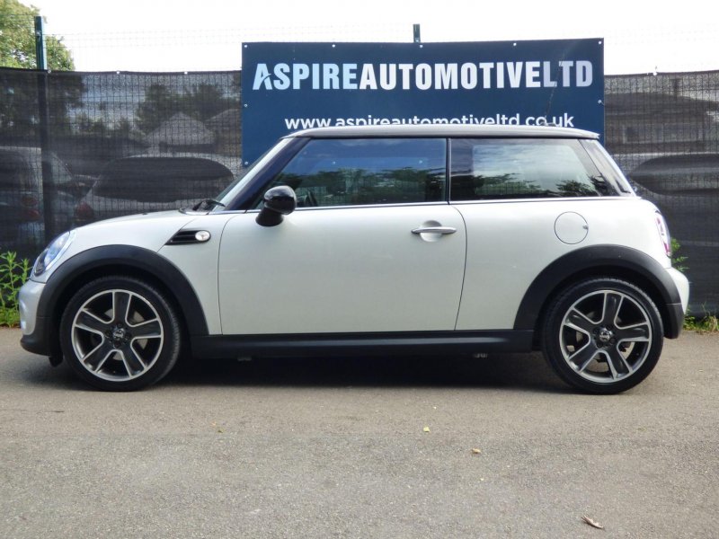 MINI HATCH