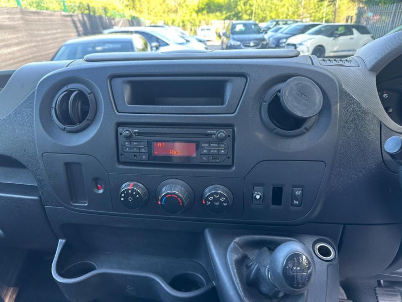 NISSAN NV400