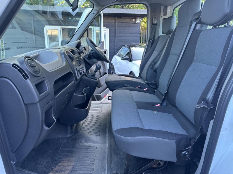 NISSAN NV400