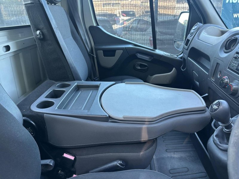 NISSAN NV400