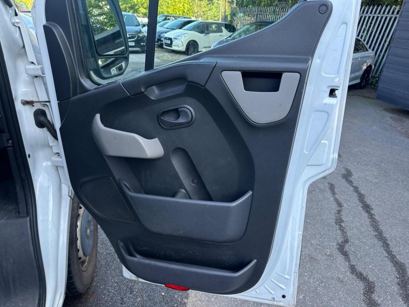 NISSAN NV400
