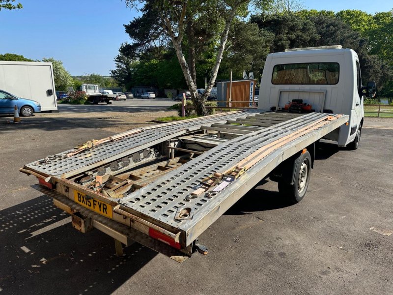 NISSAN NV400