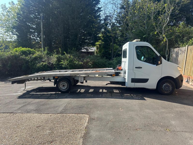NISSAN NV400