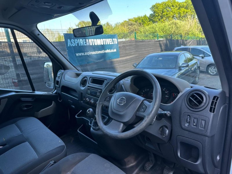 NISSAN NV400