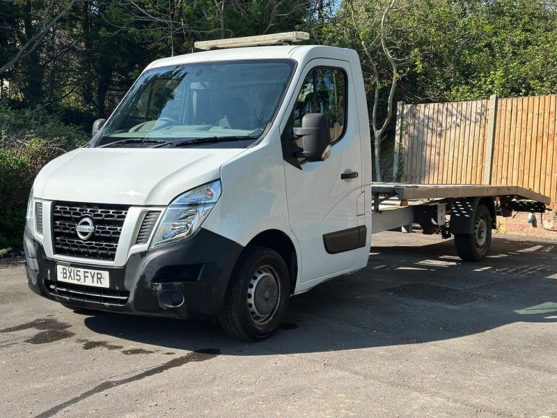NISSAN NV400