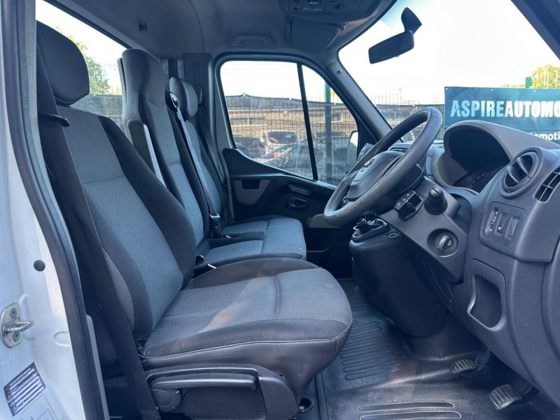 NISSAN NV400